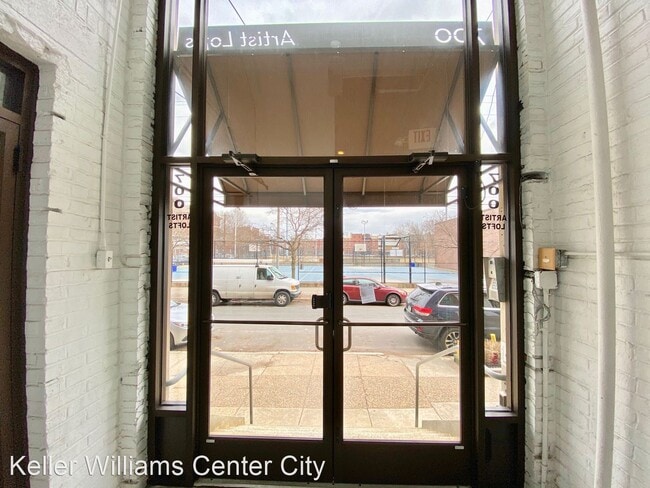 Building Photo - 2 br, 1 bath House - 700 S. 10th St 3A