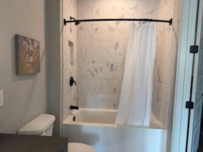 Building Photo - 3475 Piedmont Rd NE