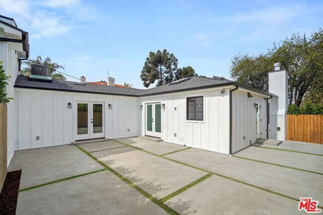 Building Photo - 4130 Verdugo View Dr