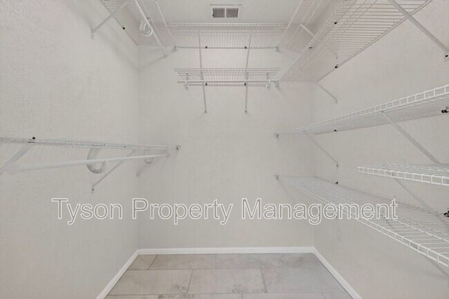 Building Photo - 8301 Cherry Hills Dr NE