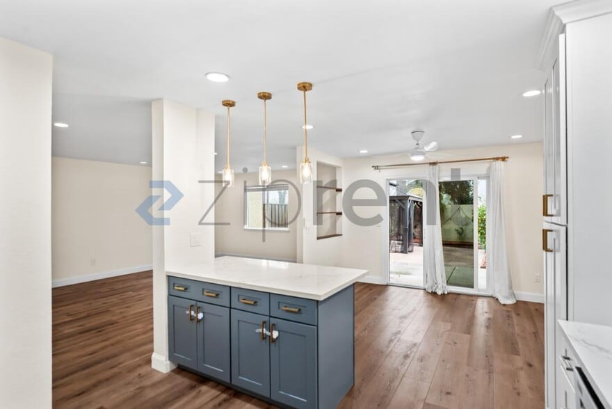 Building Photo - Unit