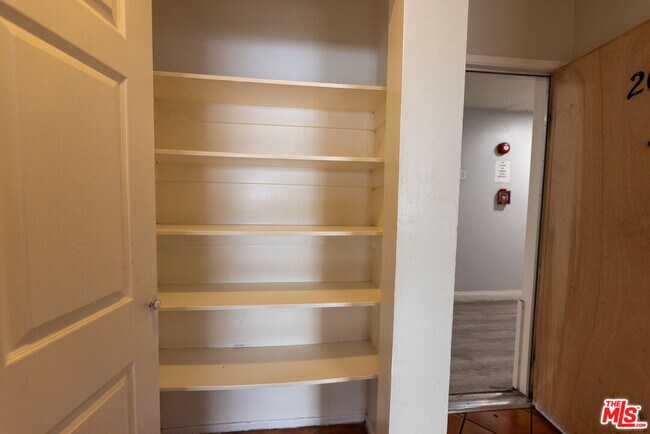 Building Photo - 947 Westmoreland Ave