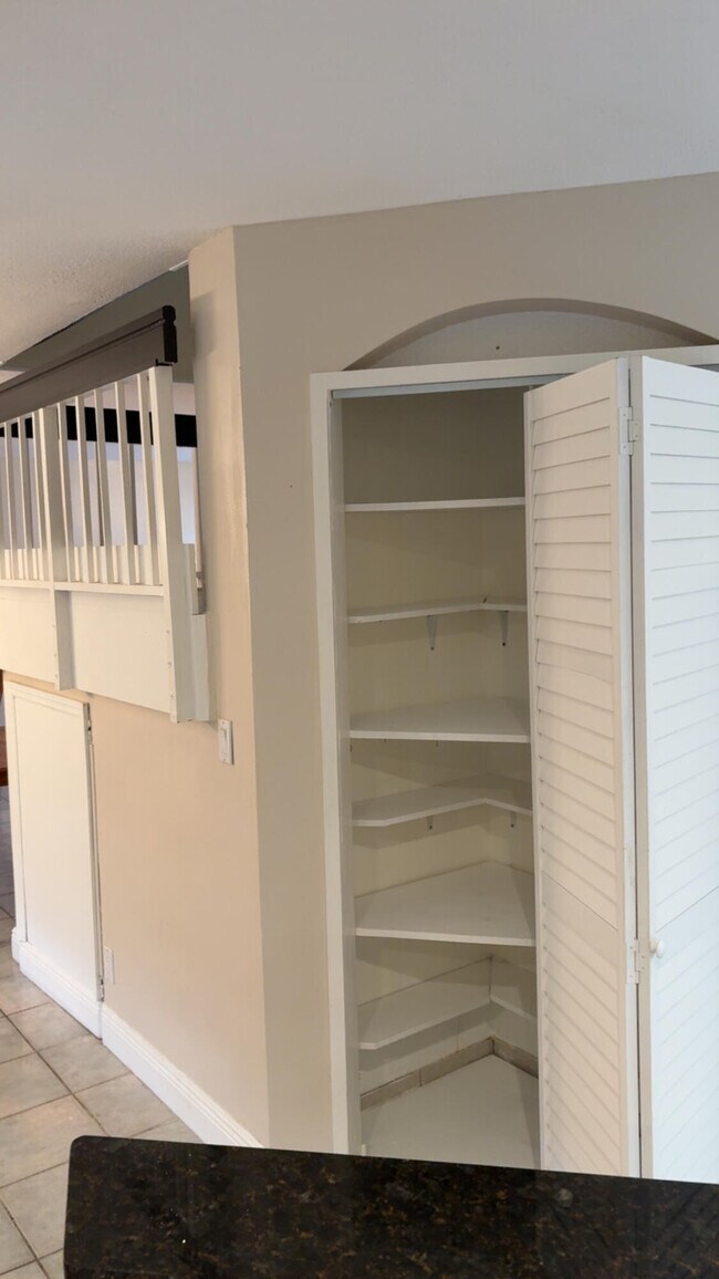 Building Photo - 5855 Northpointe Ln