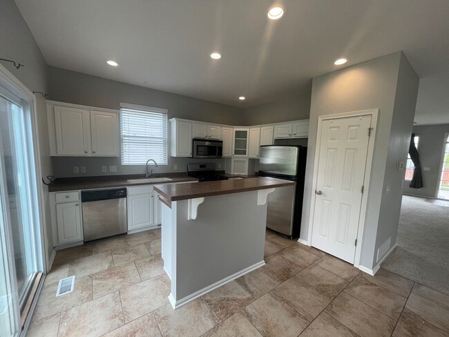 Building Photo - 4 Bedroom Home For Rent In Papillion!!