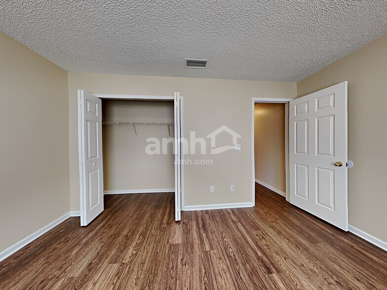 Building Photo - 5427 Riverbreeze Ct