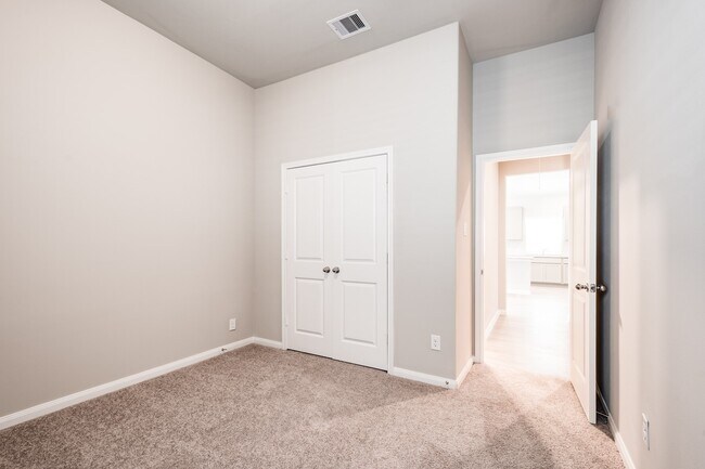 Building Photo - 3918 Sugardale St