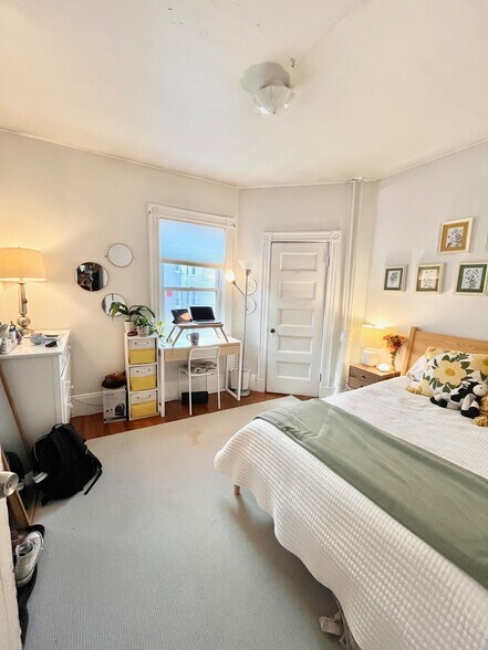 Building Photo - 10 Sachem St