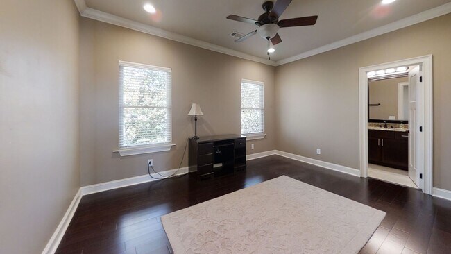 Building Photo - Heisman Villa Townhome