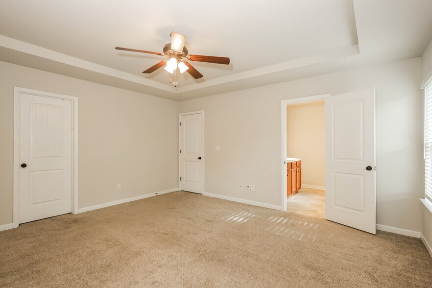 Building Photo - 125 Magnaview Dr
