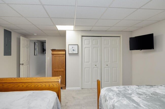 Building Photo - 2216 Berkshire Dr