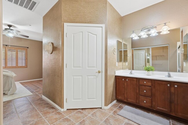 Building Photo - 11725 N Desert Crst Ln