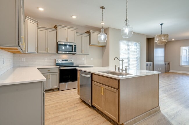 Building Photo - 4 Bedroom Rental in The Nations!