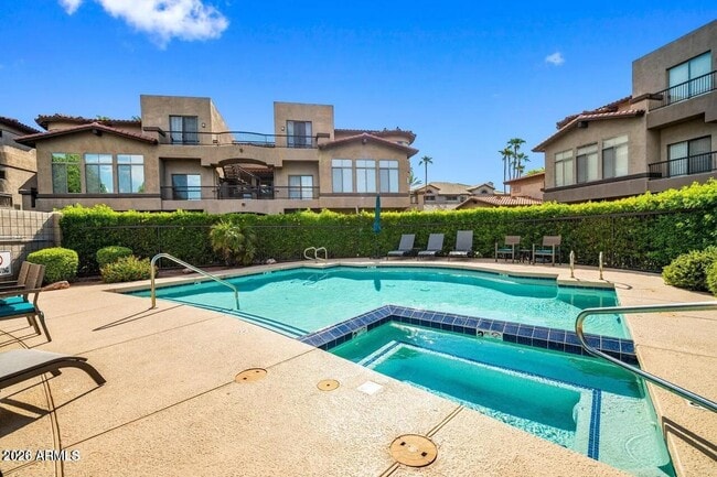 Building Photo - 2019 E Campbell Ave