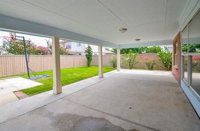Building Photo - 20214 Sandwith Dr