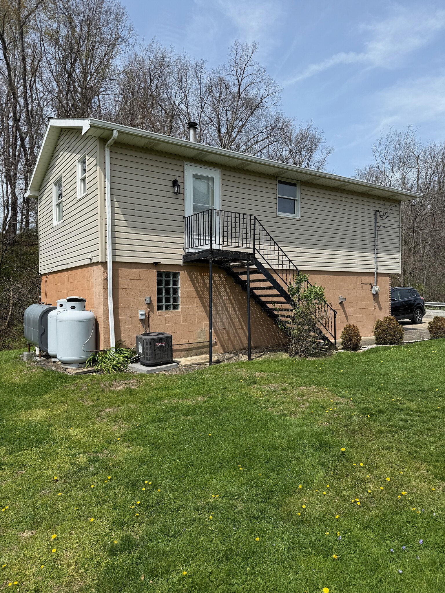 Building Photo - 129 Carr Rd