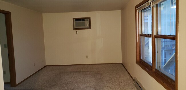 Building Photo - 532 E Bronson Rd