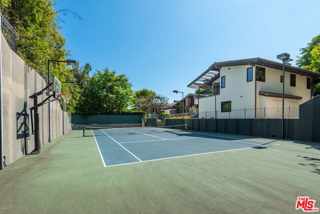Building Photo - 1160 Shadow Hill Way
