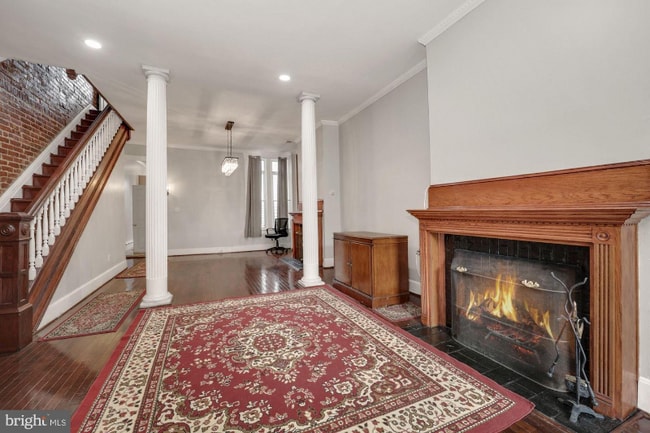 Building Photo - 633 8th St NE