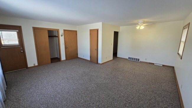 Building Photo - 11325 W Center St