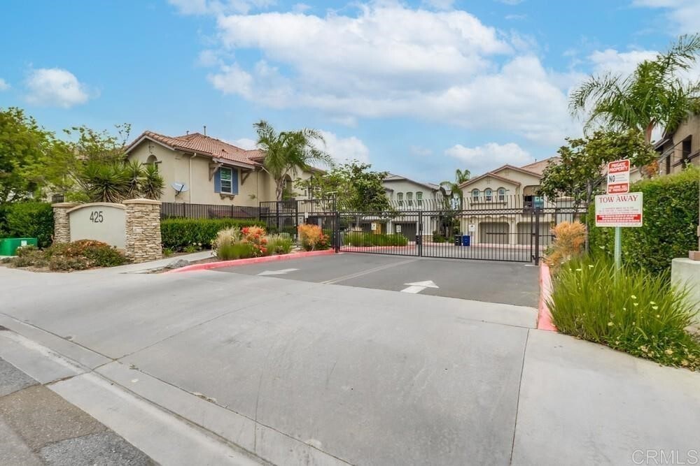 Building Photo - 425 S Meadowbrook Dr
