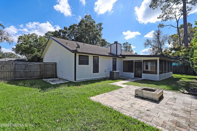 Building Photo - 10460 Roxbury Ln