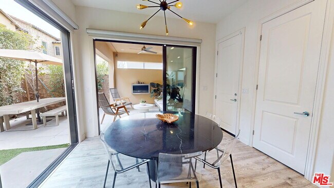 Building Photo - 20607 W Chestnut Cir