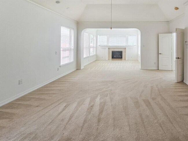 Building Photo - 6010 Serrano Terrace Ln