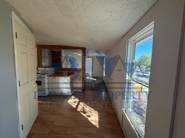Building Photo - 2 bedroom + Office upstairs Half off 1st m...