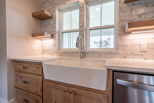 Building Photo - 2044 Salina Cir