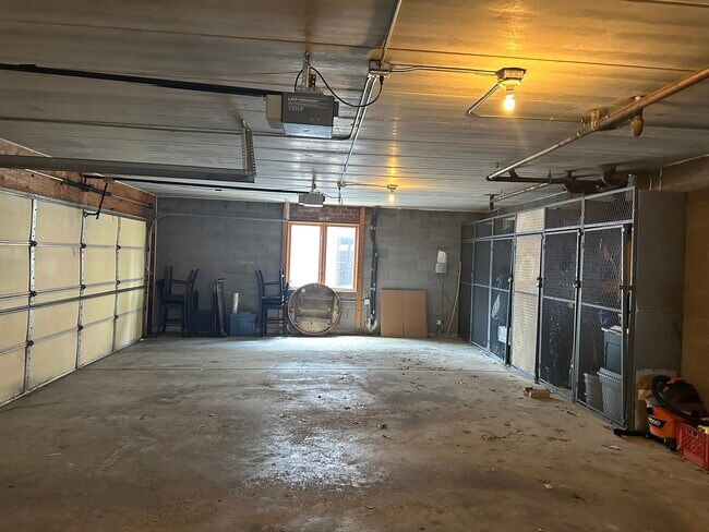 Building Photo - 9529 Minnick Ave