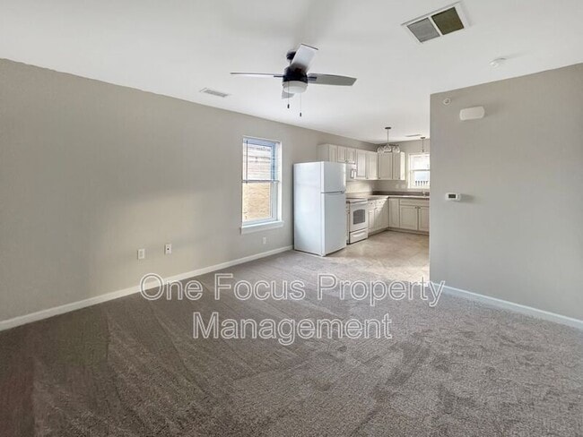 Building Photo - 414 W 4th St