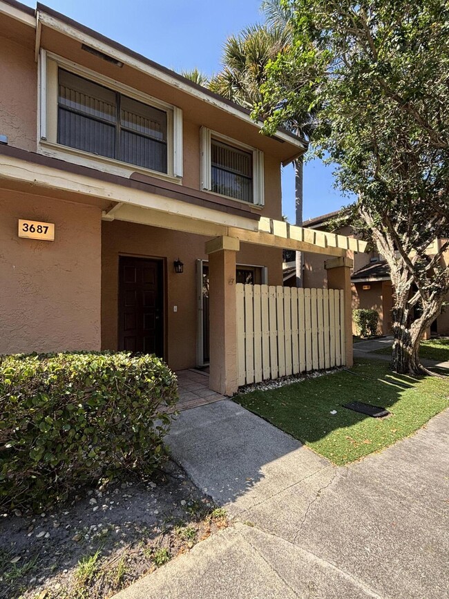 Building Photo - 3687 Carambola Cir N