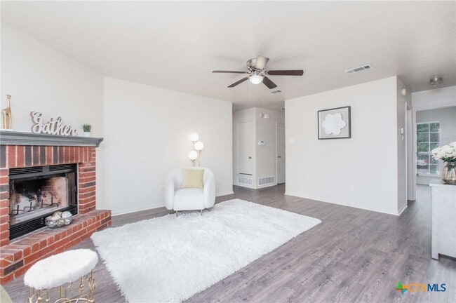 Building Photo - 1306 Elke Cir