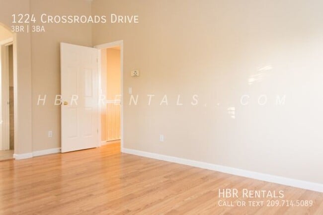 Building Photo - 1224 Crossroads Dr