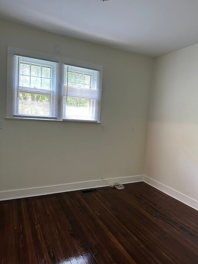 Building Photo - Three bedroom, three bath house in West End!