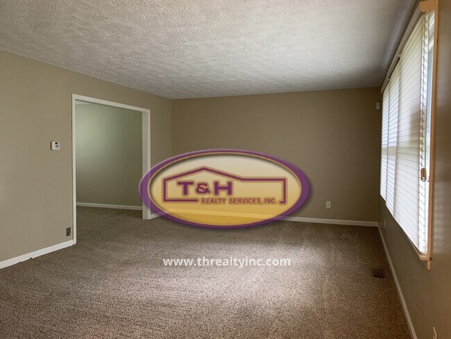 Building Photo - Spacious Home in Perry Township!