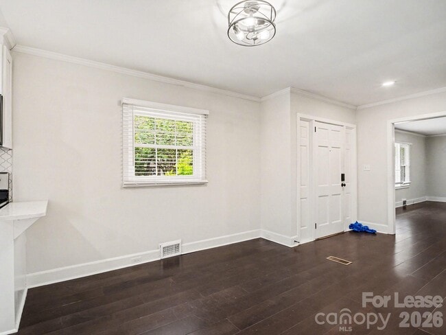 Building Photo - 782 Union St S