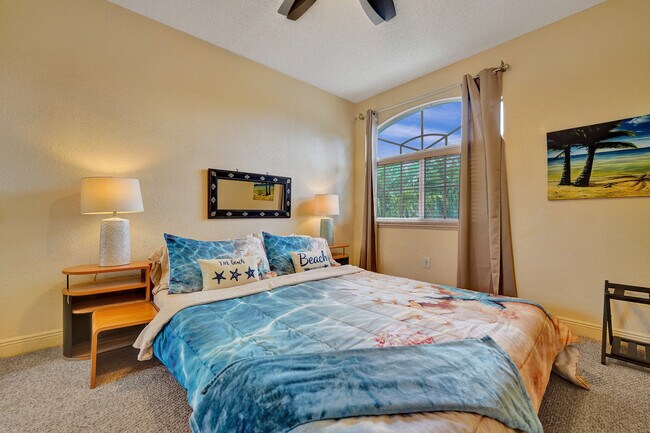 Building Photo - 220 Pine Ave