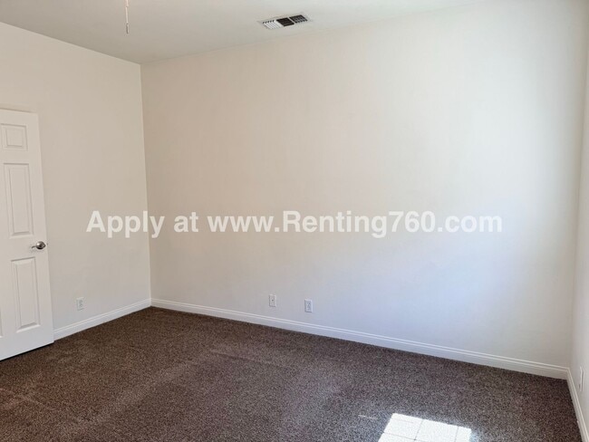 Building Photo - Spacious 3 Bed 2 Bath Home!