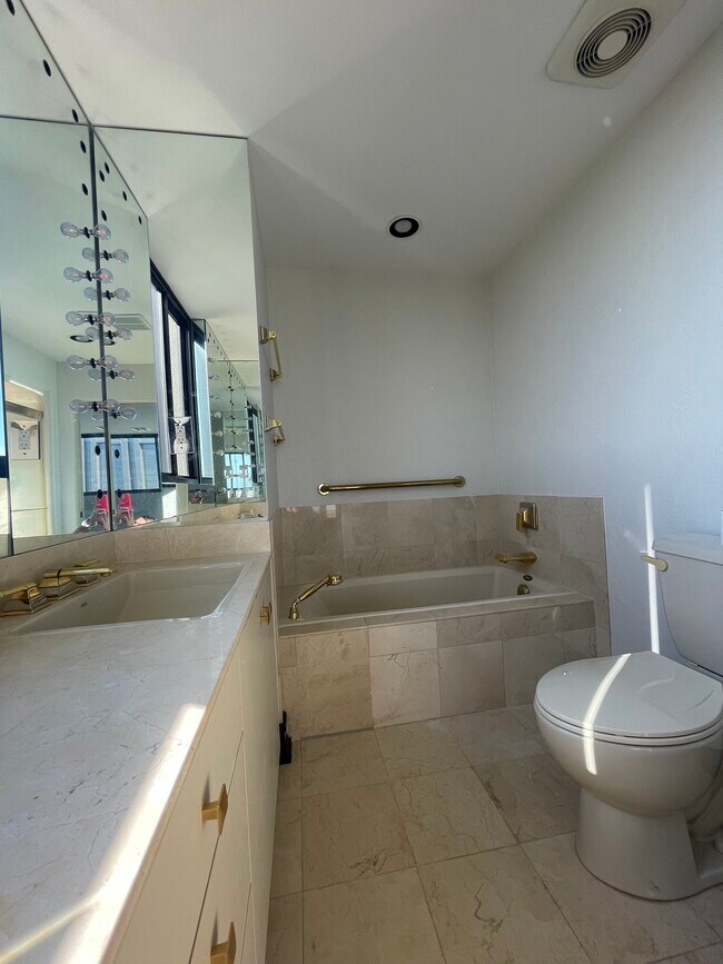 Building Photo - 350 S John Q Hammons Pky