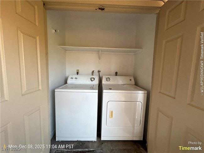 Building Photo - 4990 River Glen Dr