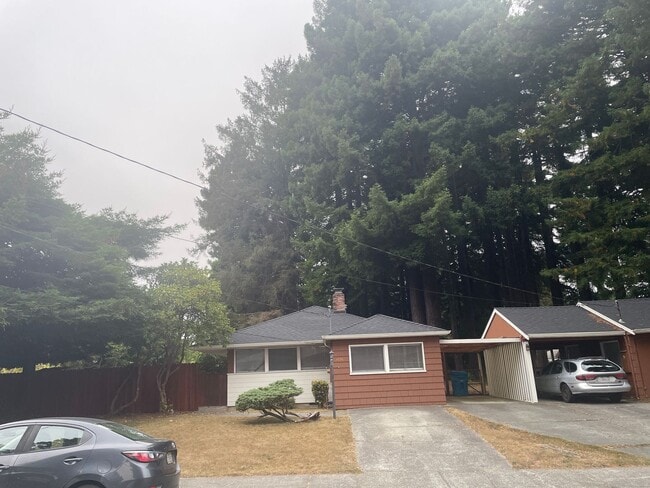 Building Photo - Charming Pet Friendly, 3-Bedroom 1-Bath, p...
