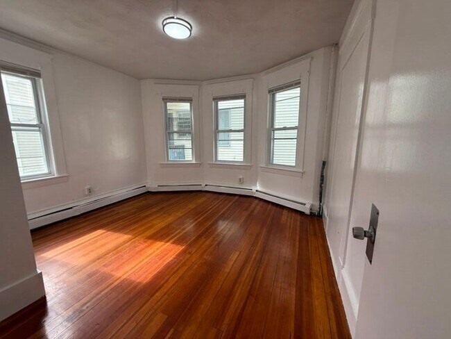 Building Photo - 153 Bailey St