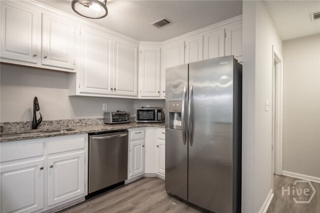 Building Photo - 2400 Rays Church Rd