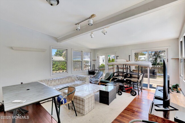Building Photo - 307 Spier Ave