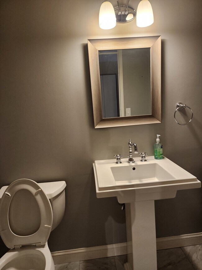 Building Photo - 200 Burkhall St