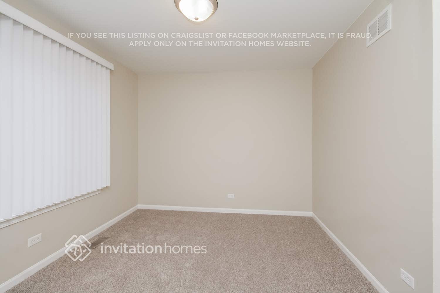 Building Photo - 1941 Royal Ln