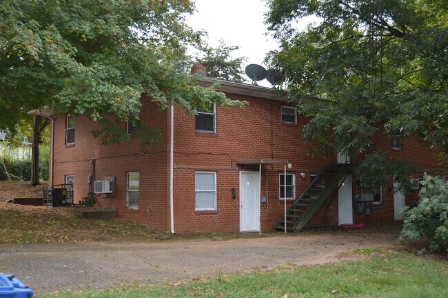 Building Photo - 325 Chambers St