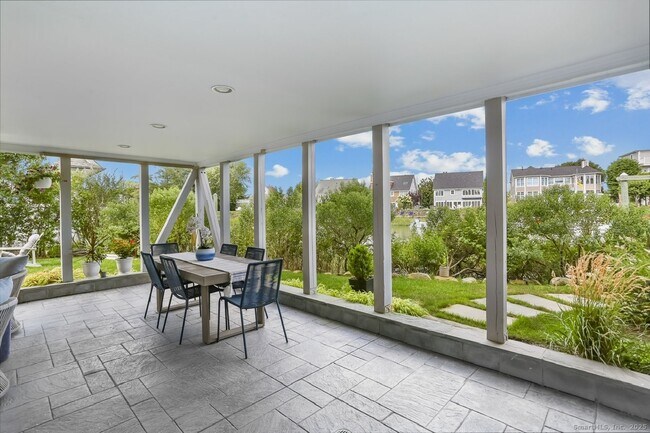 Building Photo - 1810 Fairfield Beach Rd