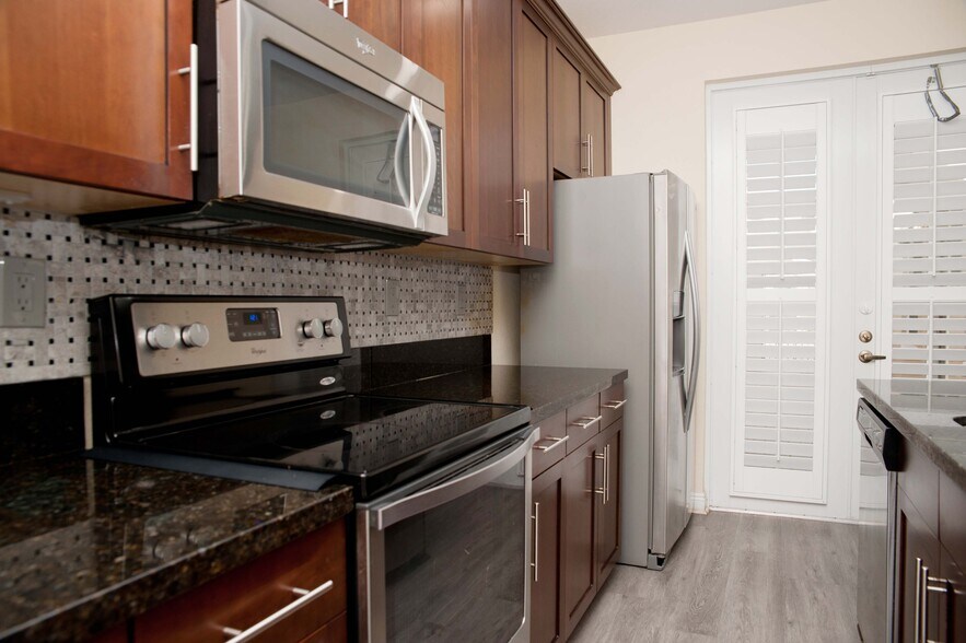 Building Photo - 14620 SW 15th St